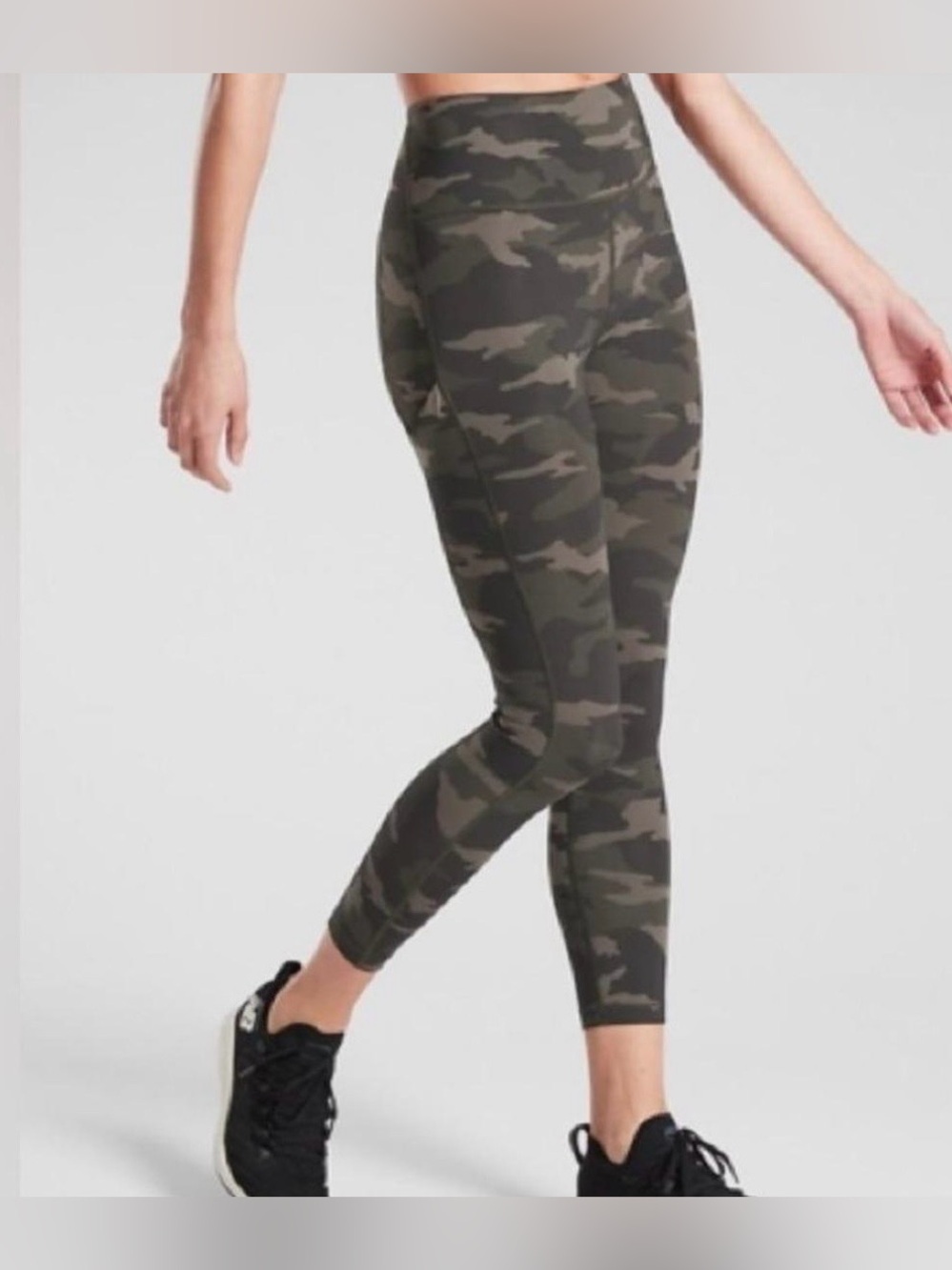 Athleta Olive Camo High-Waist 7/8 Tight Leggings size SP